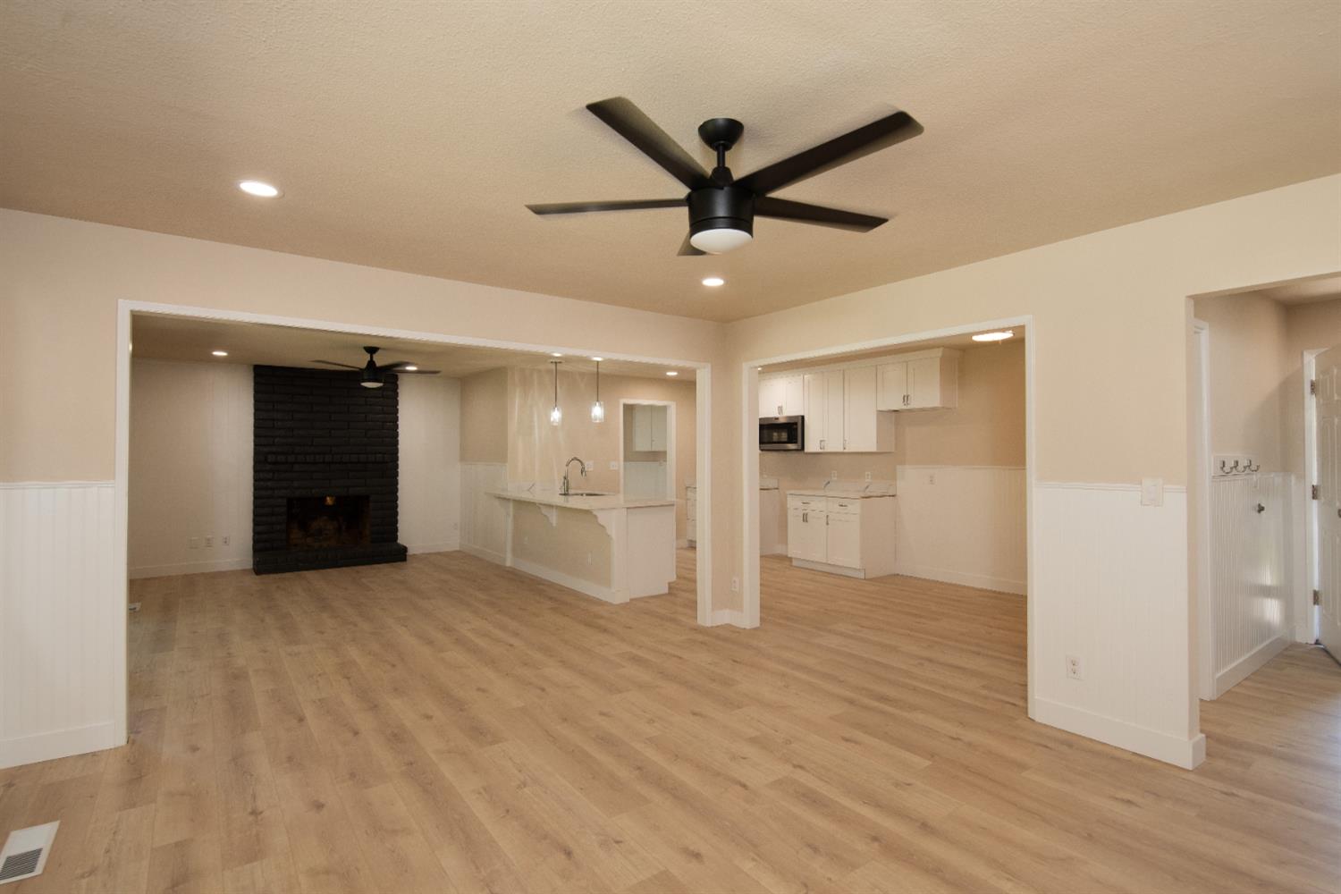 Woodbridge Court, Modesto, California image 5