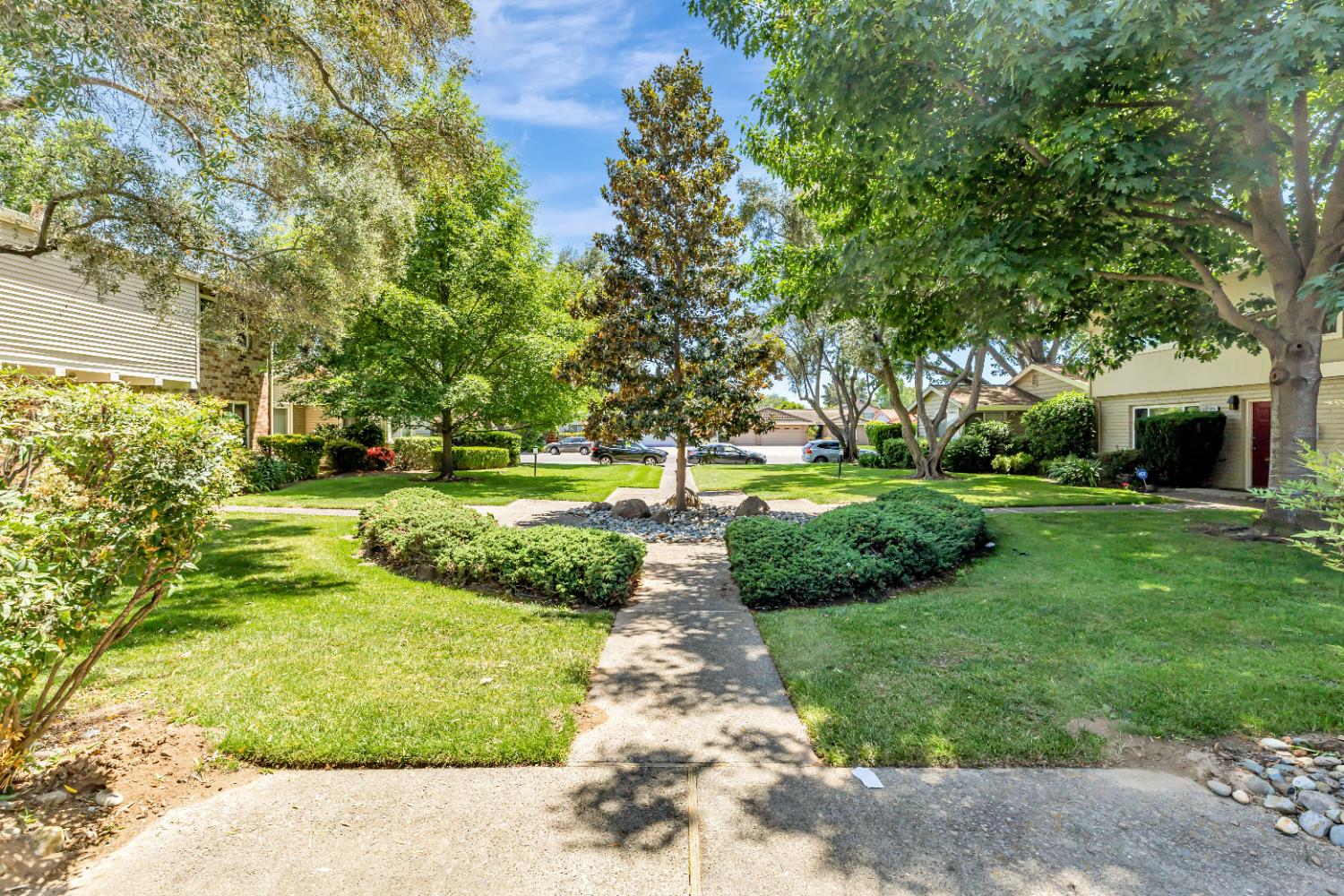 La Riviera Drive, Sacramento, California image 39