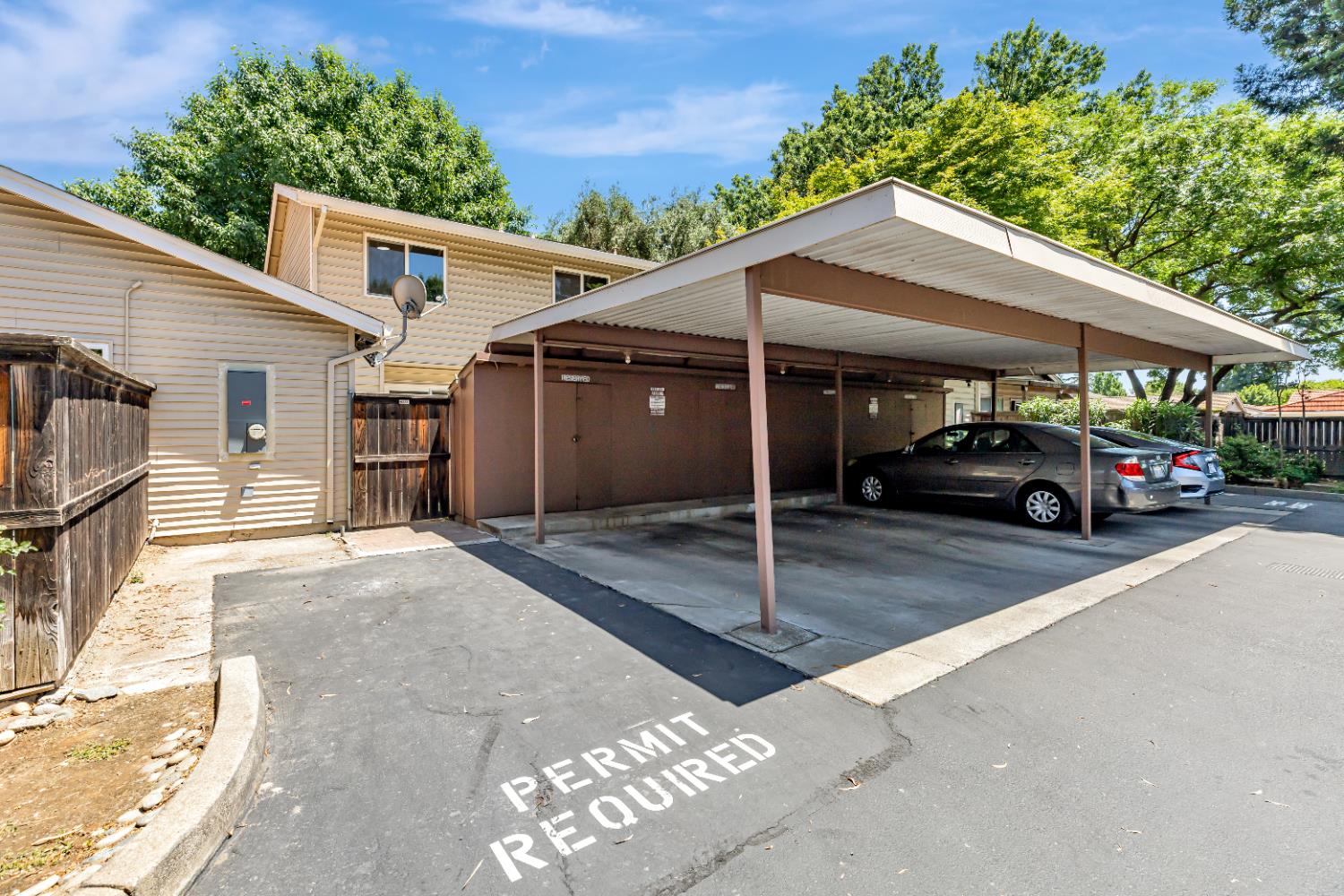 La Riviera Drive, Sacramento, California image 36