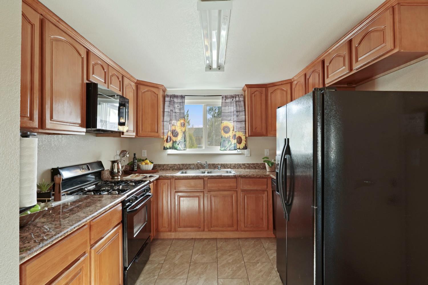 Kingwood Avenue, Manteca, California image 11