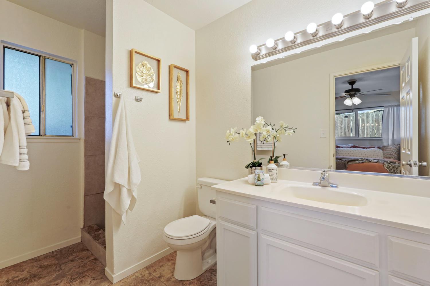 Kingwood Avenue, Manteca, California image 32