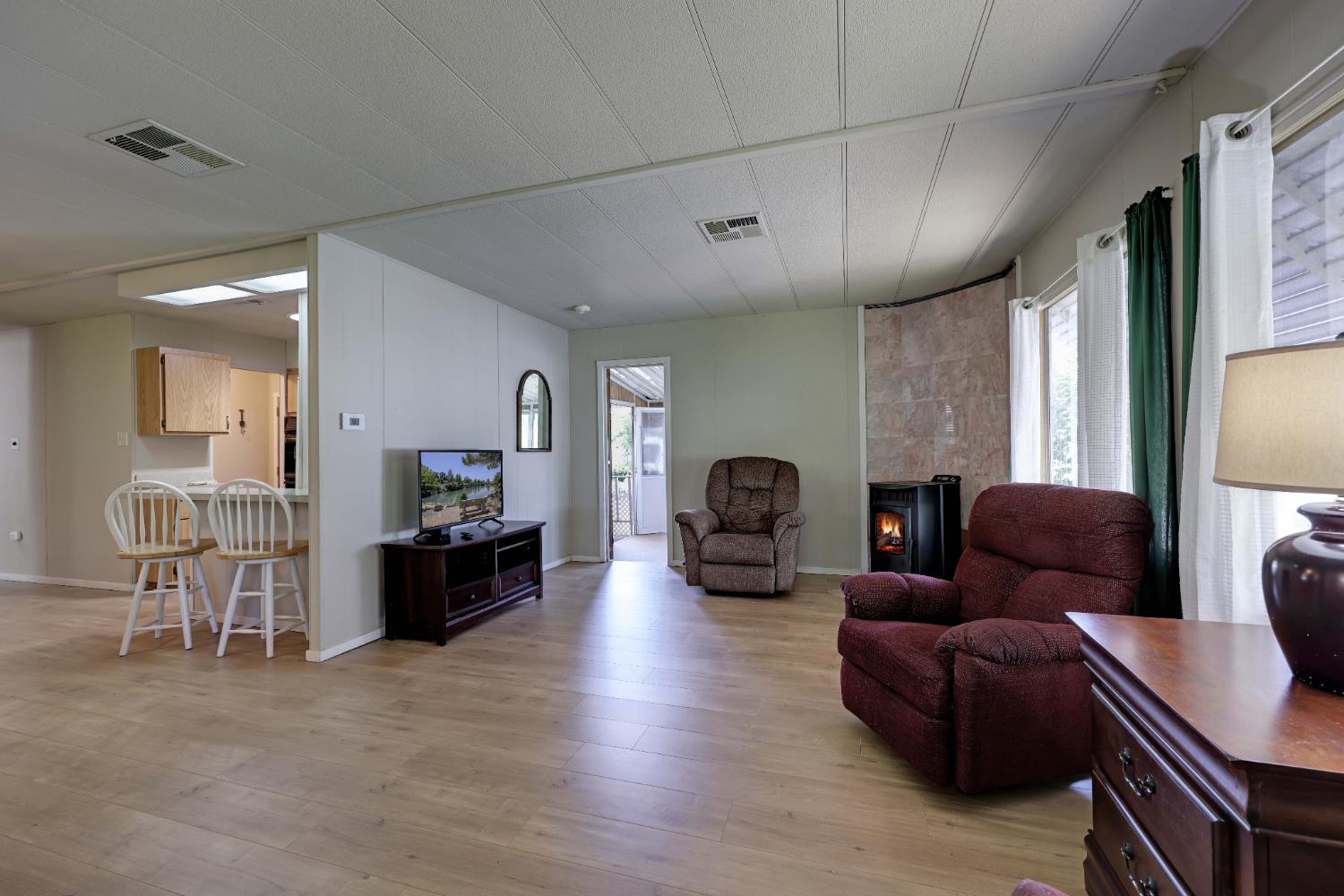 Detail Gallery Image 10 of 43 For 6052 Chad Dr, Newcastle,  CA 95658 - 2 Beds | 2 Baths