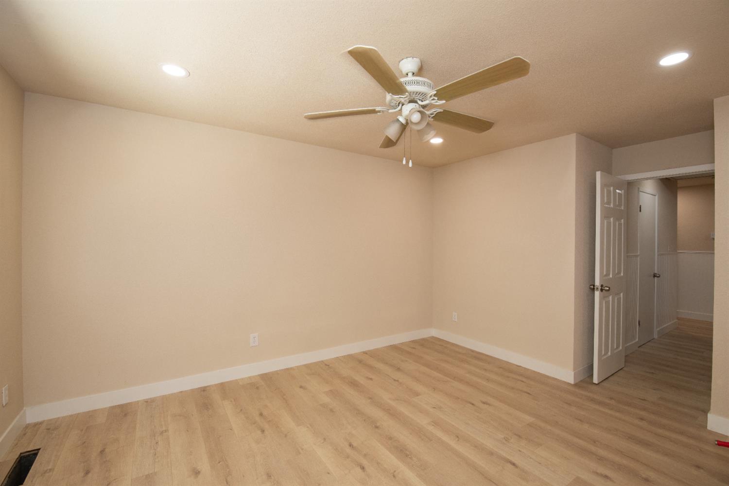 Woodbridge Court, Modesto, California image 20