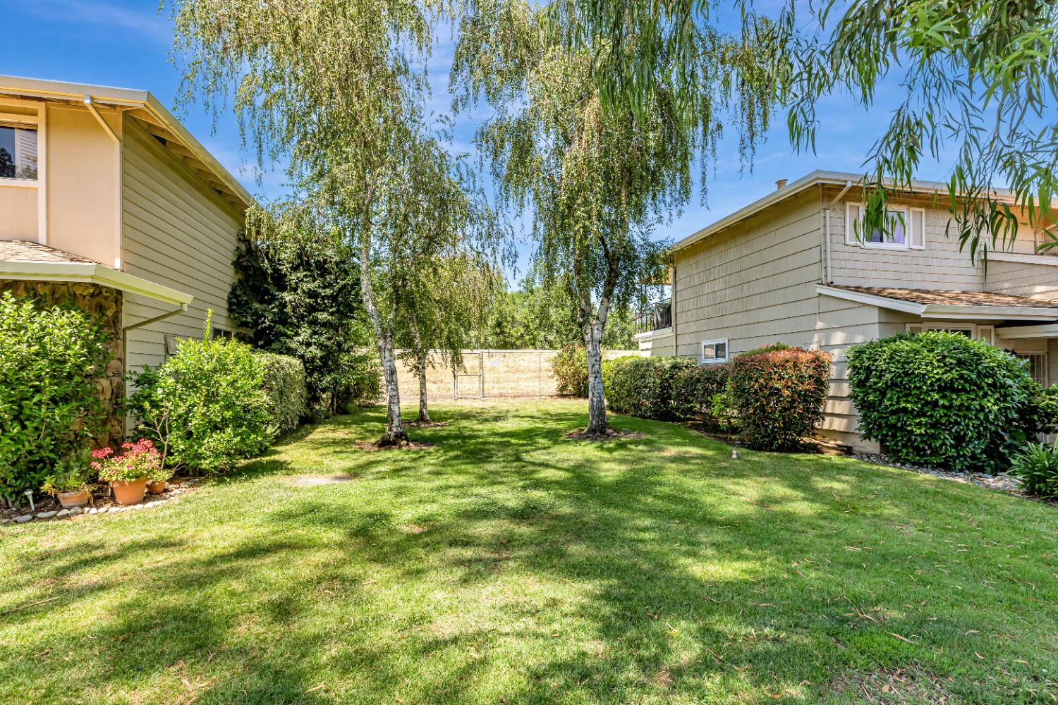 La Riviera Drive, Sacramento, California image 38