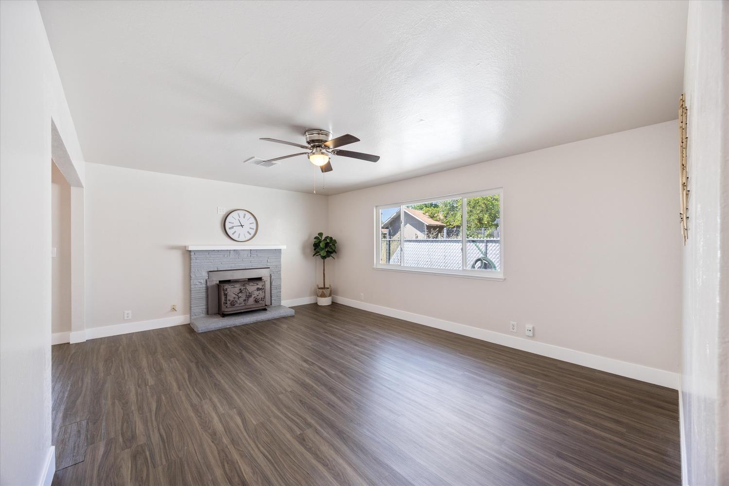 Evelyn Drive, Olivehurst, California image 9