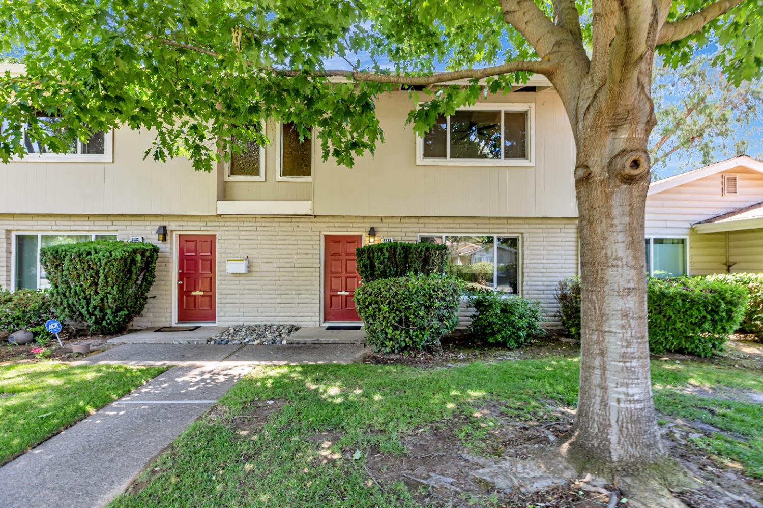 La Riviera Drive, Sacramento, California image 41