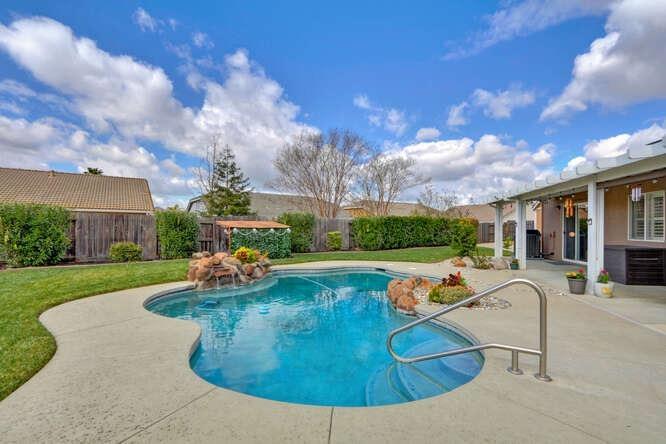 Silver Crown Court, Elk Grove, California image 15
