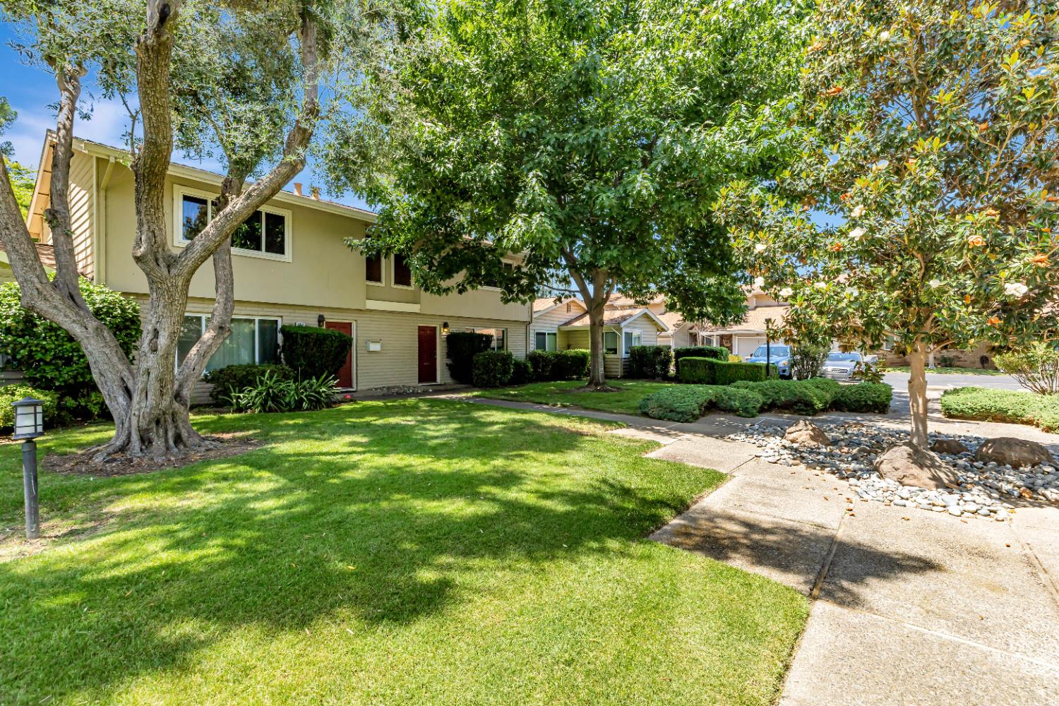 La Riviera Drive, Sacramento, California image 42
