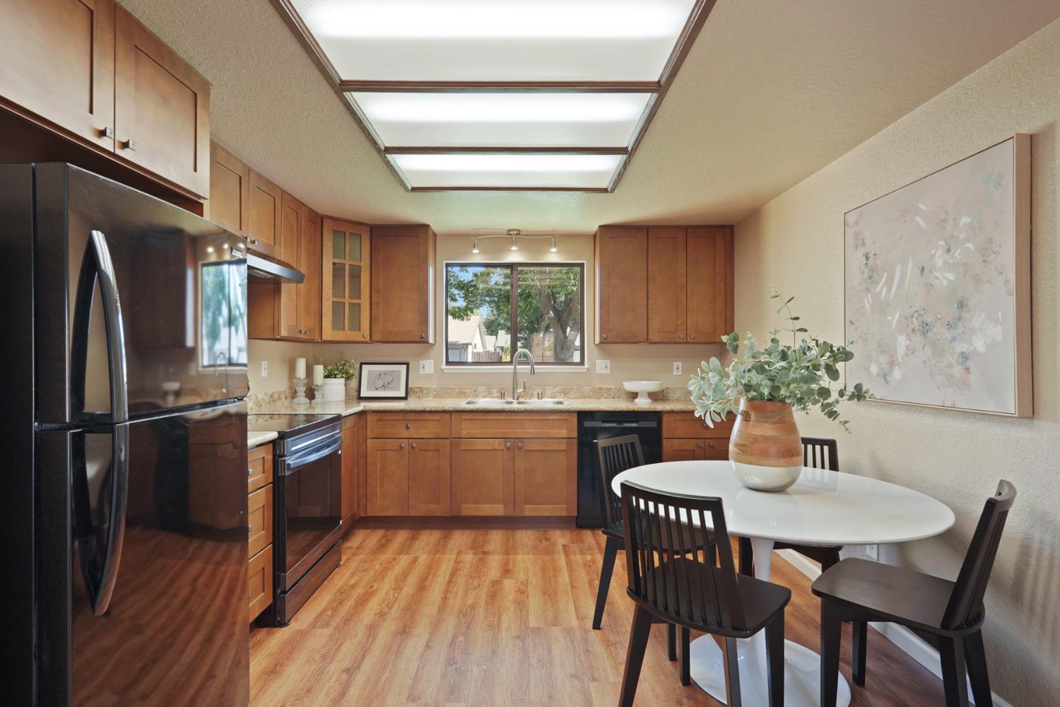 Dustin Court, Modesto, California image 15
