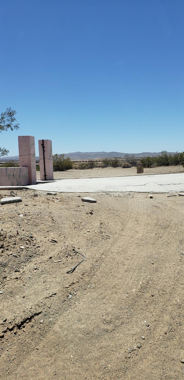 Wheeler Road, Helendale, California image 6