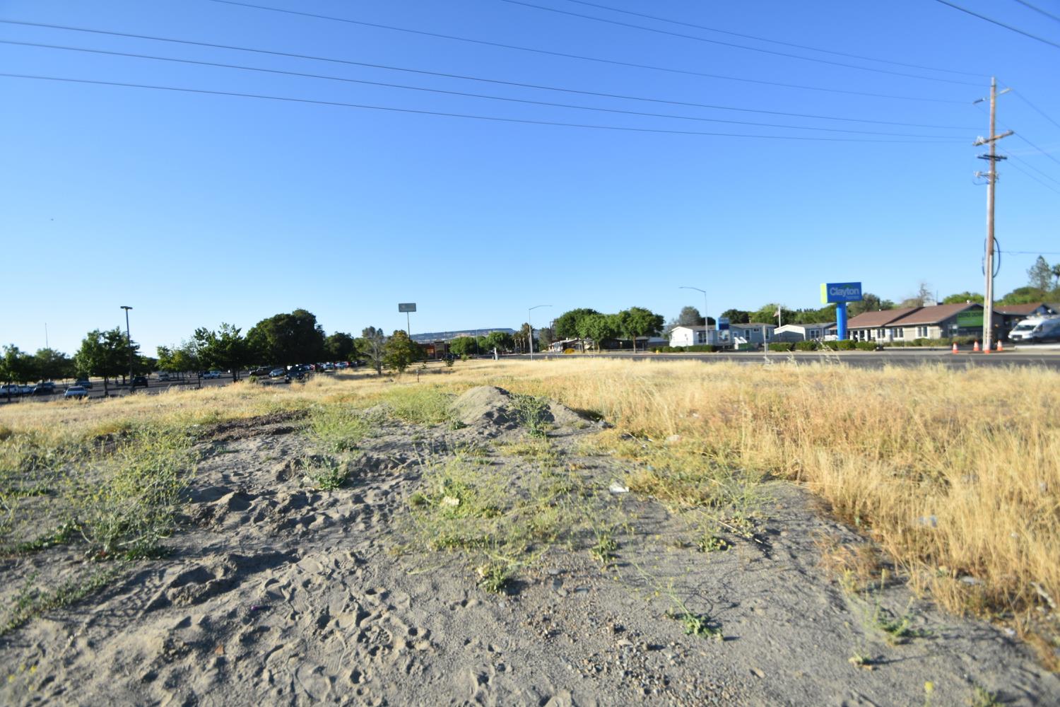 Feather River Boulevard, Oroville, California image 5