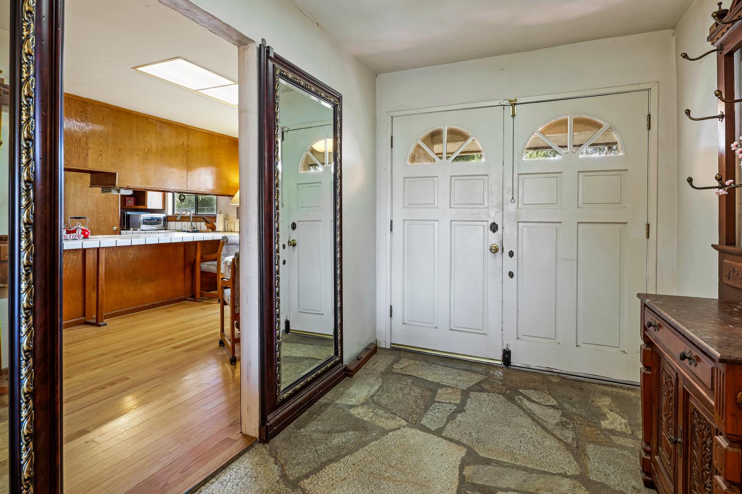Detail Gallery Image 16 of 93 For 9574 Highway 49, Mokelumne Hill,  CA 95245 - 4 Beds | 2/1 Baths