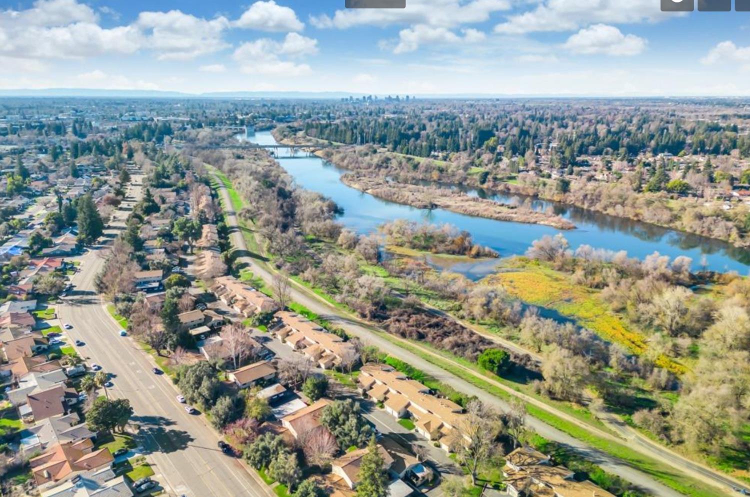 La Riviera Drive, Sacramento, California image 46