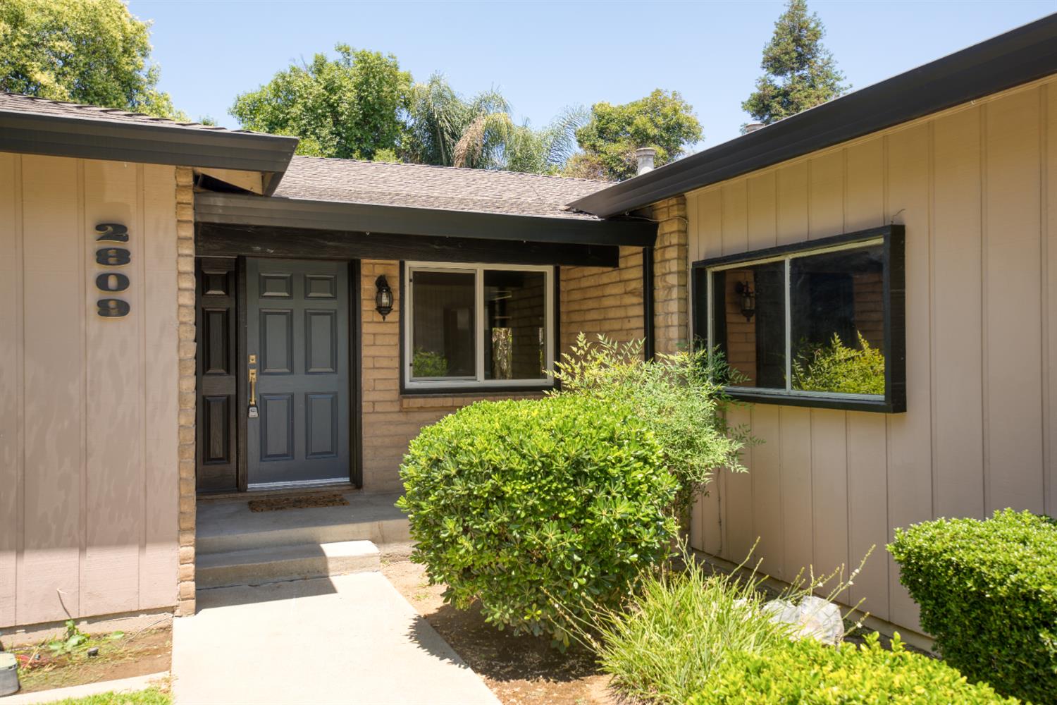Woodbridge Court, Modesto, California image 2