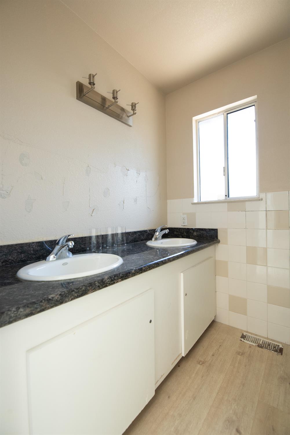 Woodbridge Court, Modesto, California image 13