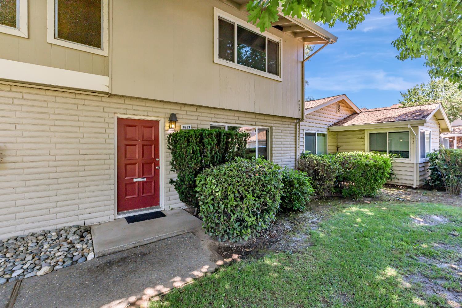 La Riviera Drive, Sacramento, California image 3