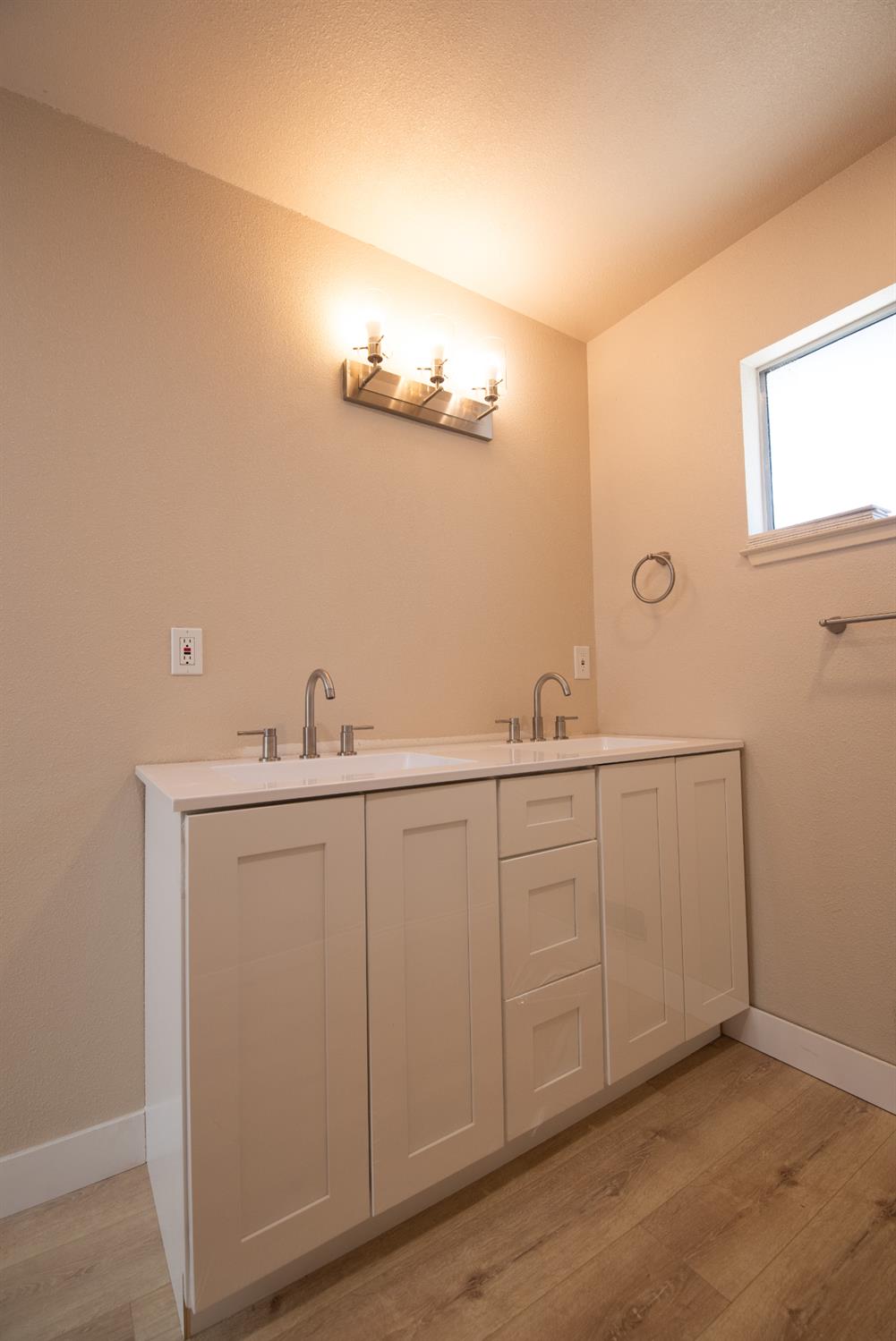 Woodbridge Court, Modesto, California image 21