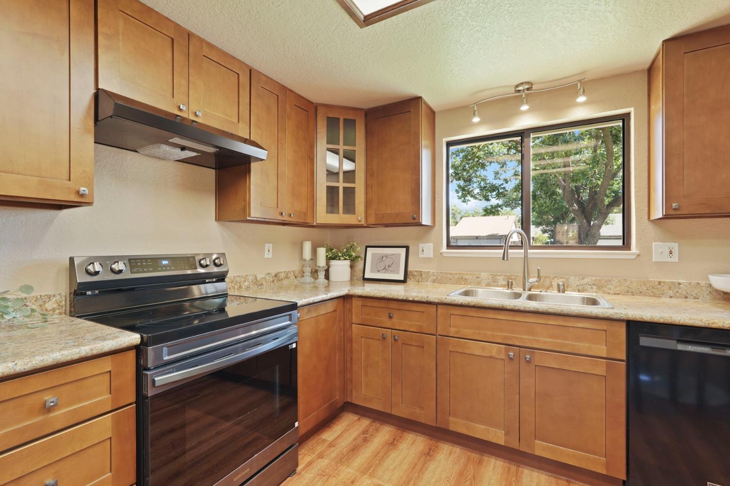 Dustin Court, Modesto, California image 17