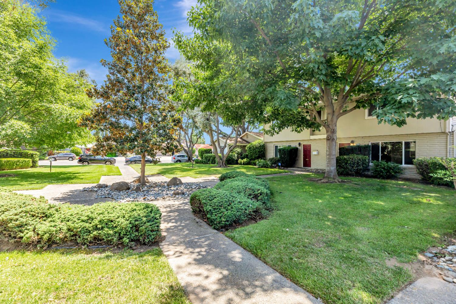 La Riviera Drive, Sacramento, California image 40