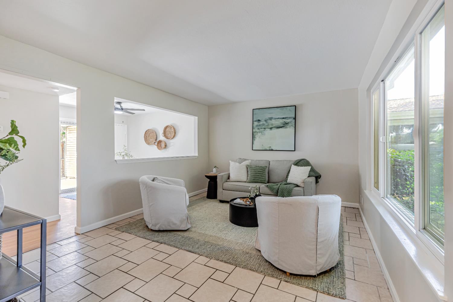 La Riviera Drive, Sacramento, California image 4