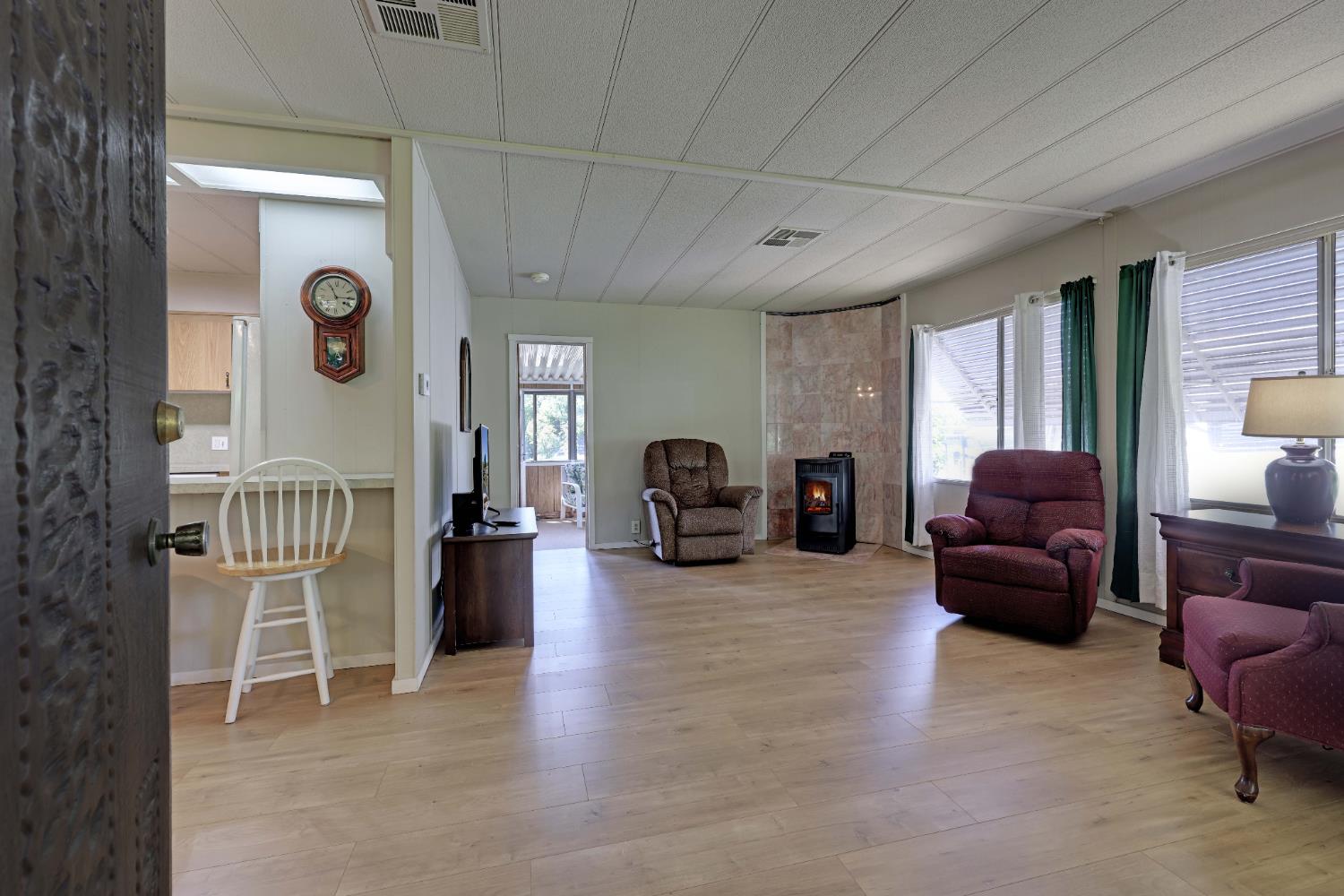 Detail Gallery Image 6 of 43 For 6052 Chad Dr, Newcastle,  CA 95658 - 2 Beds | 2 Baths