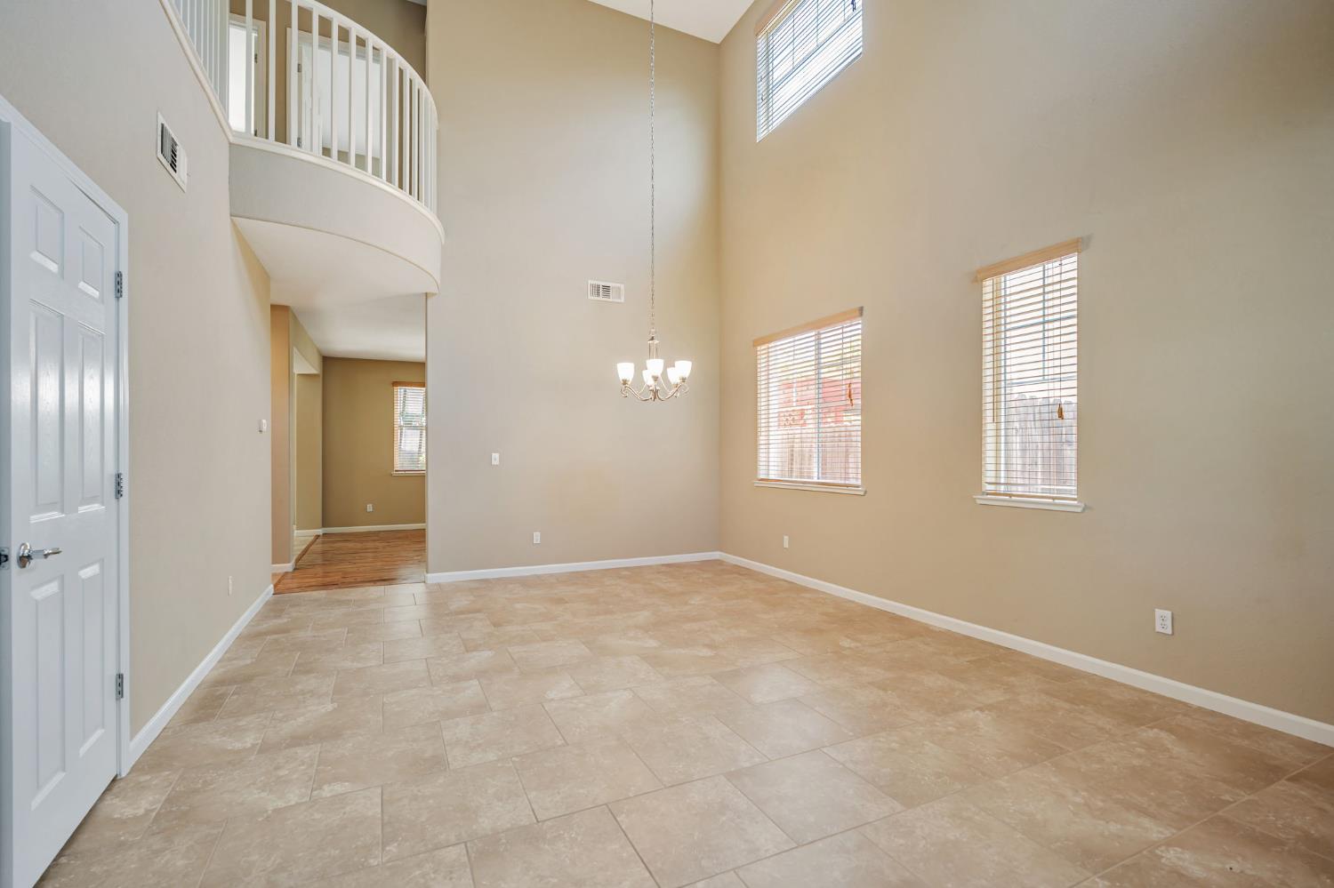 Monte Oro Street, Manteca, California image 9
