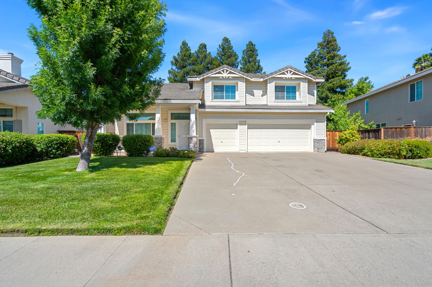 Lake Terrace Drive, Elk Grove, California image 2