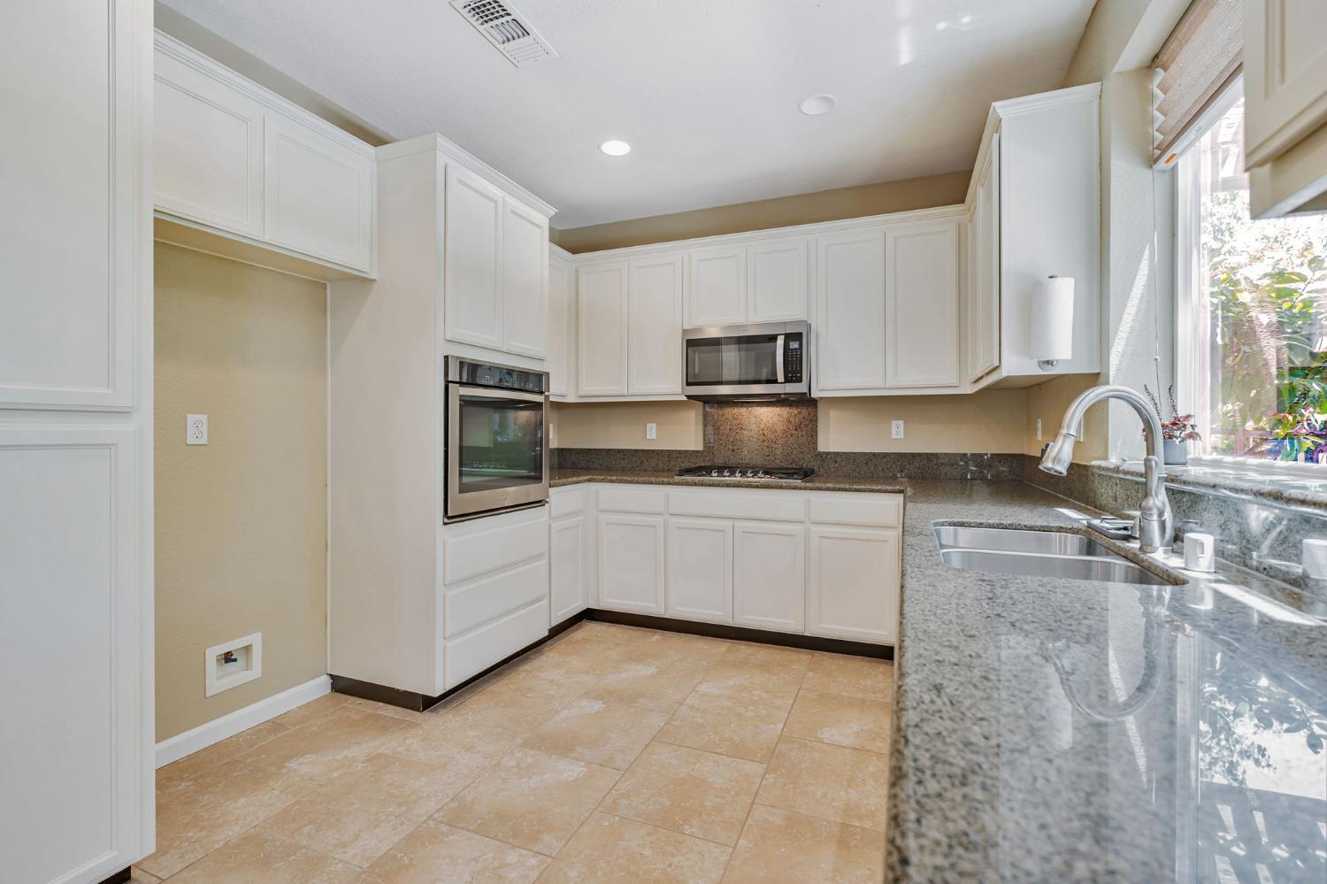 Monte Oro Street, Manteca, California image 15