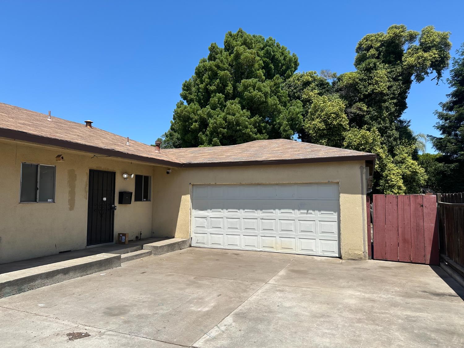 Lauralee Court, Modesto, California image 2