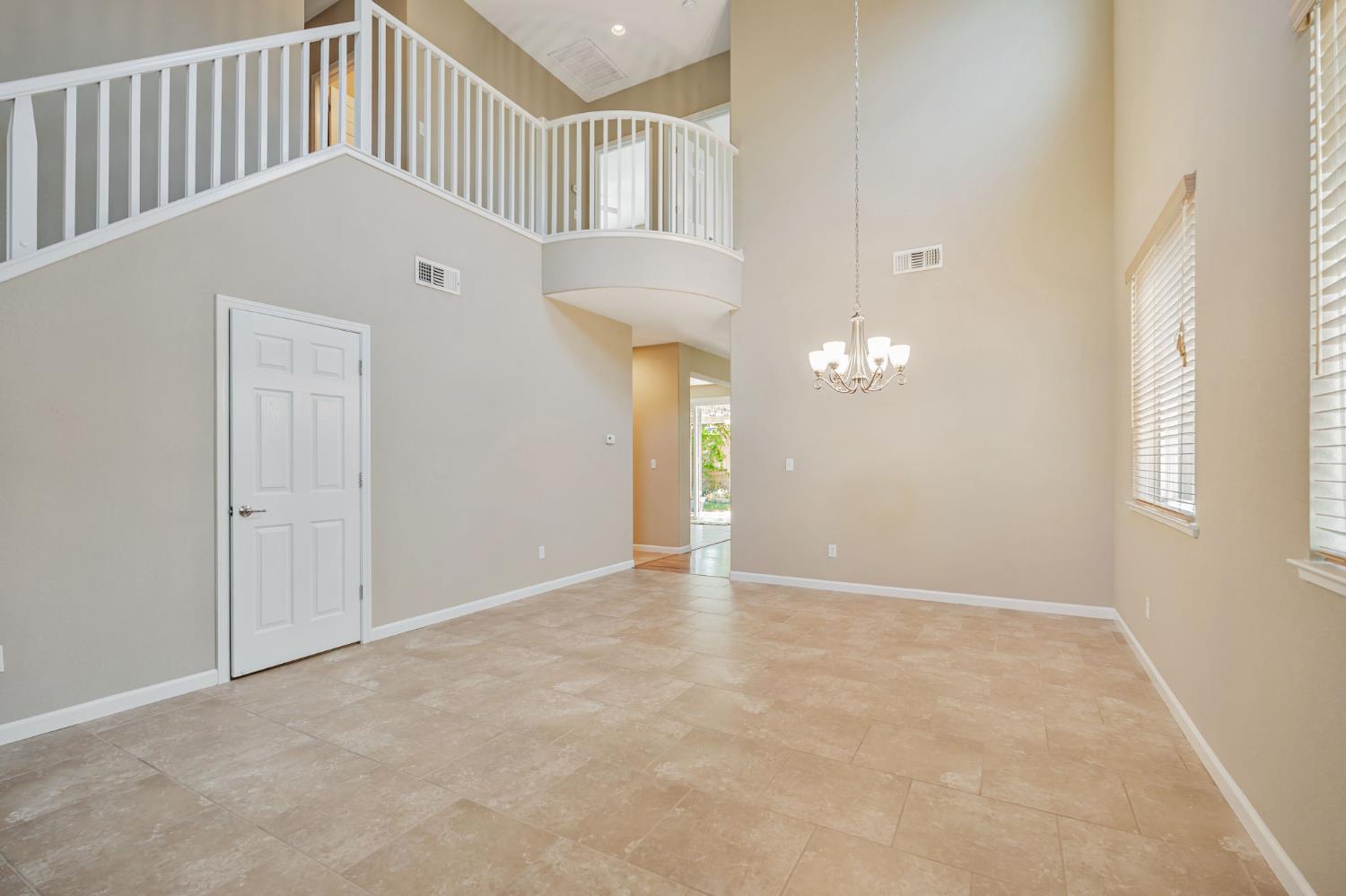 Monte Oro Street, Manteca, California image 8