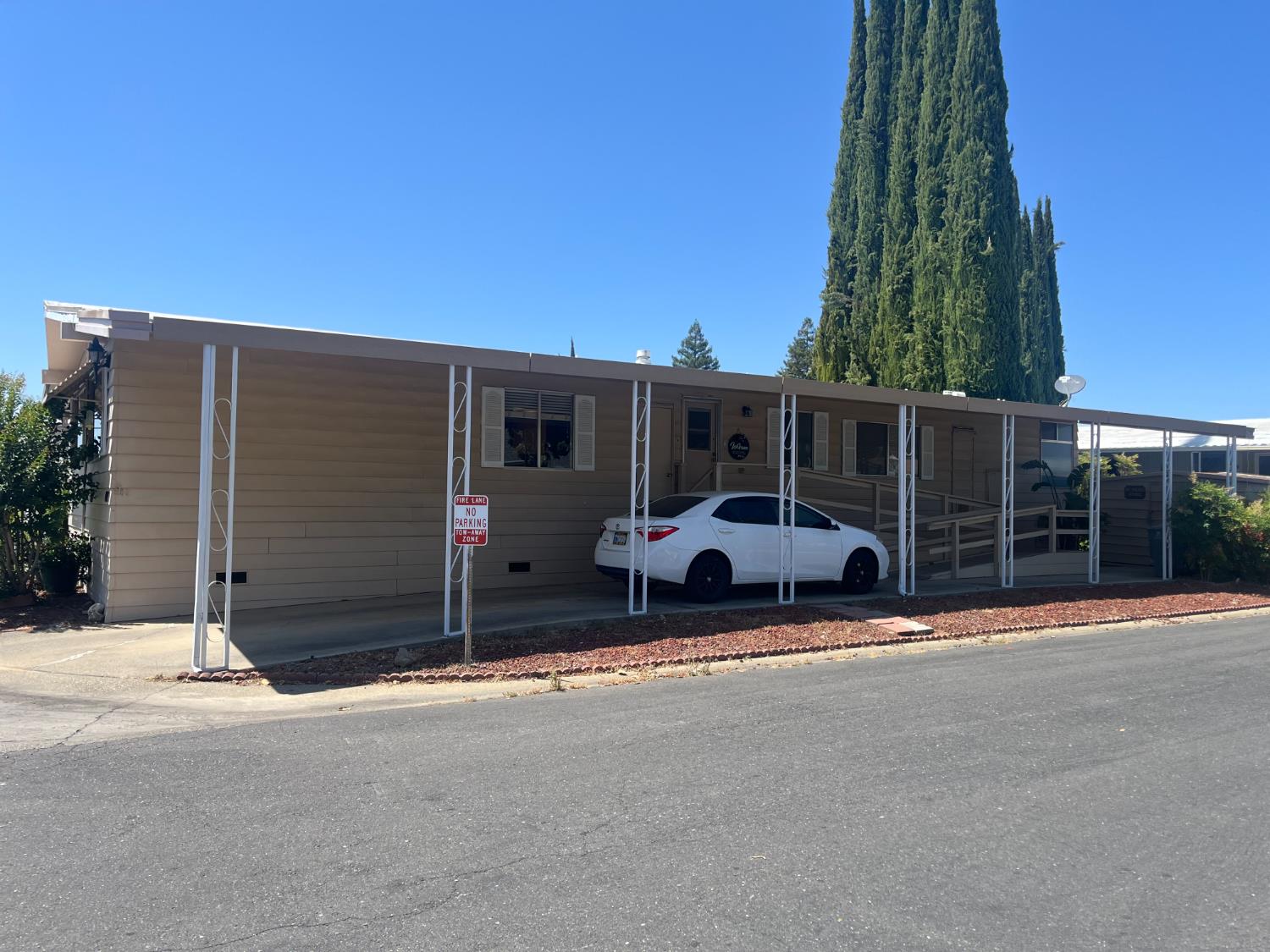 La Entrada Way, Yuba City, California image 4