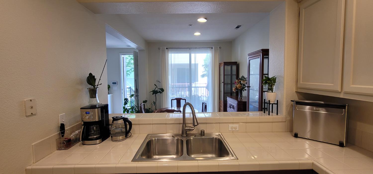 Tucker Street #37, Oakland, California image 12