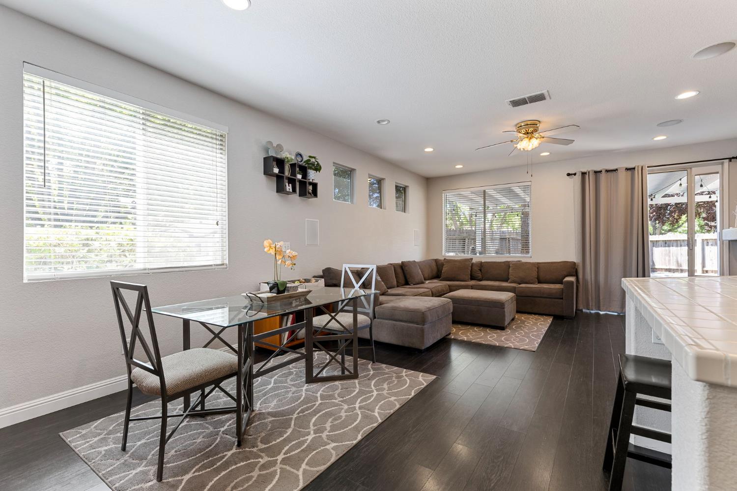 Gateway Drive, West Sacramento, California image 5