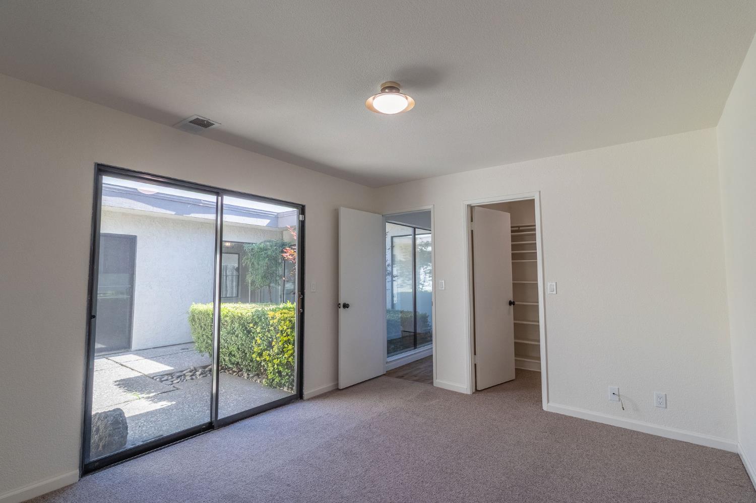 Lorenzo Lane, Stockton, California image 18