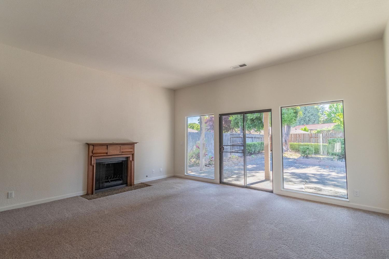 Lorenzo Lane, Stockton, California image 8