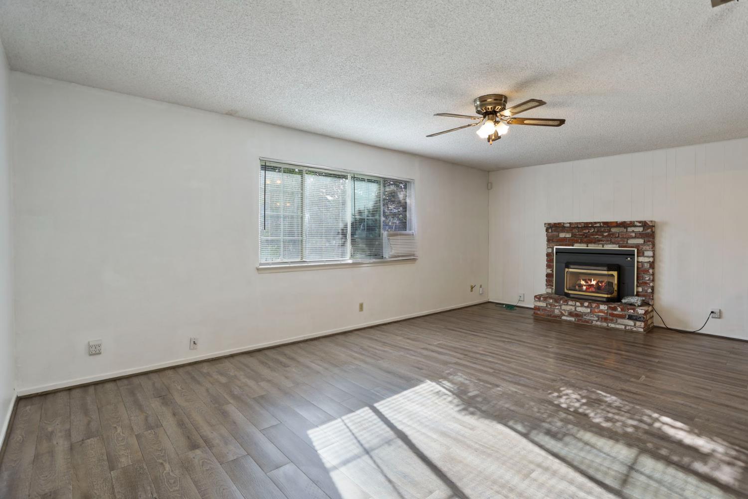 Los Olivas Court, Stockton, California image 8