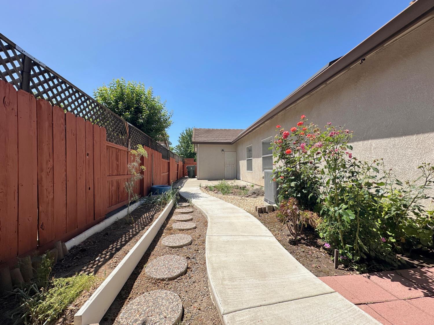 Ives Street, Modesto, California image 25