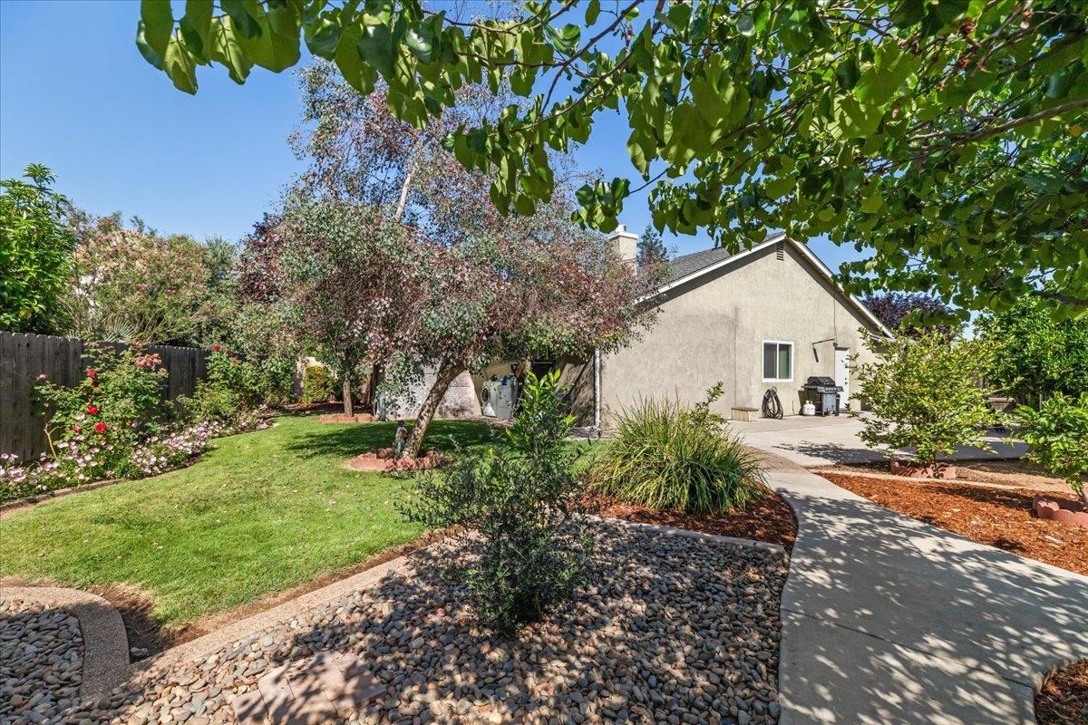Man O War Court, Riverbank, California image 32