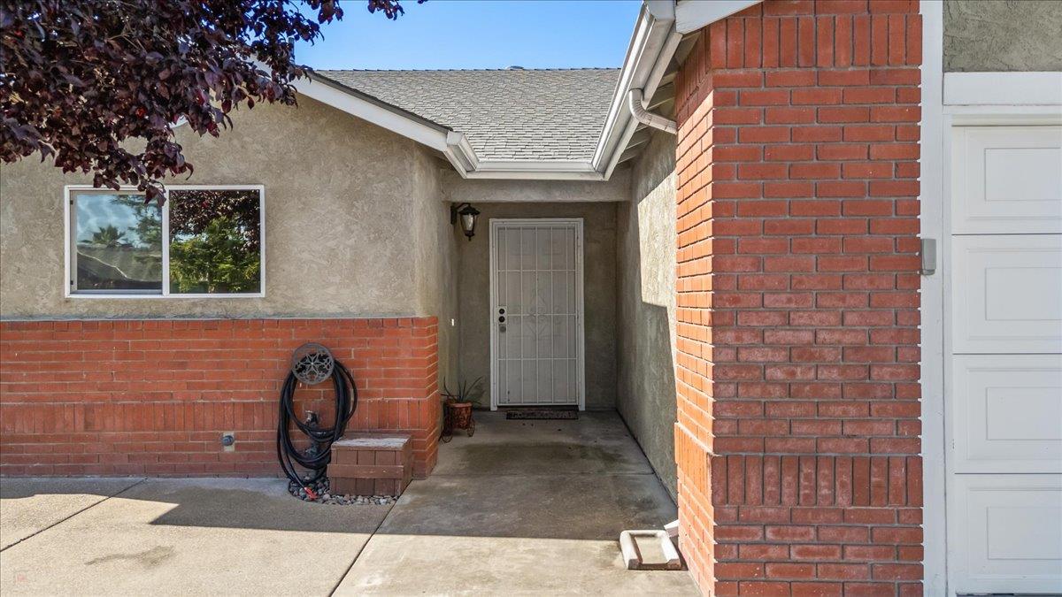 Man O War Court, Riverbank, California image 6