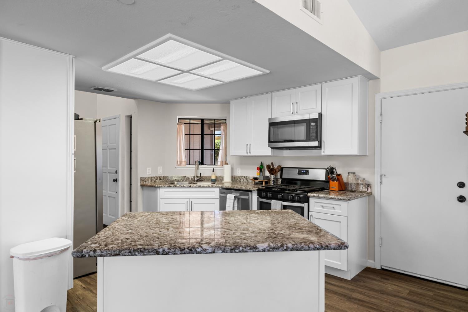 Blackrock Place, Modesto, California image 17
