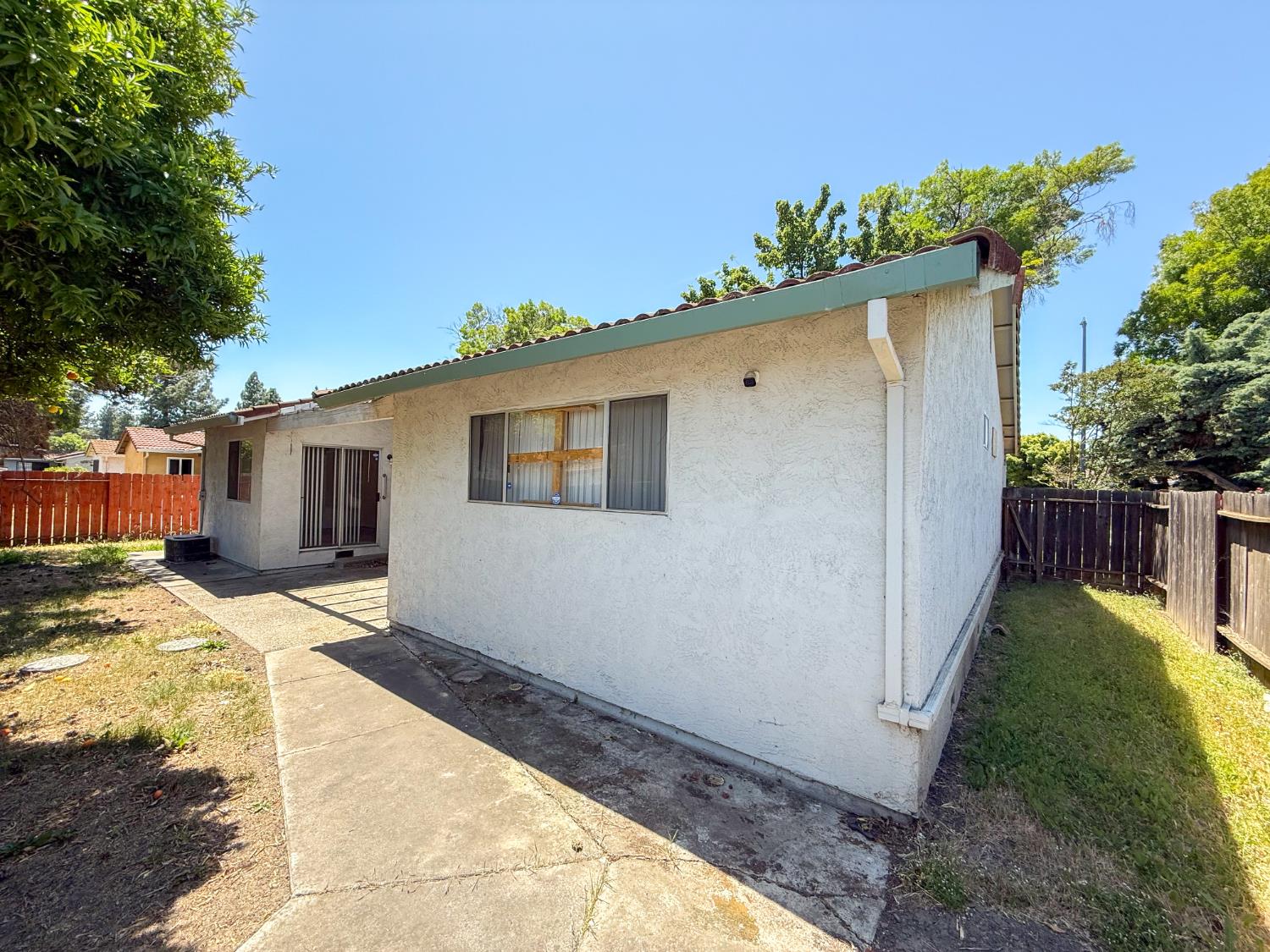 Manhattan Drive, Stockton, California image 23