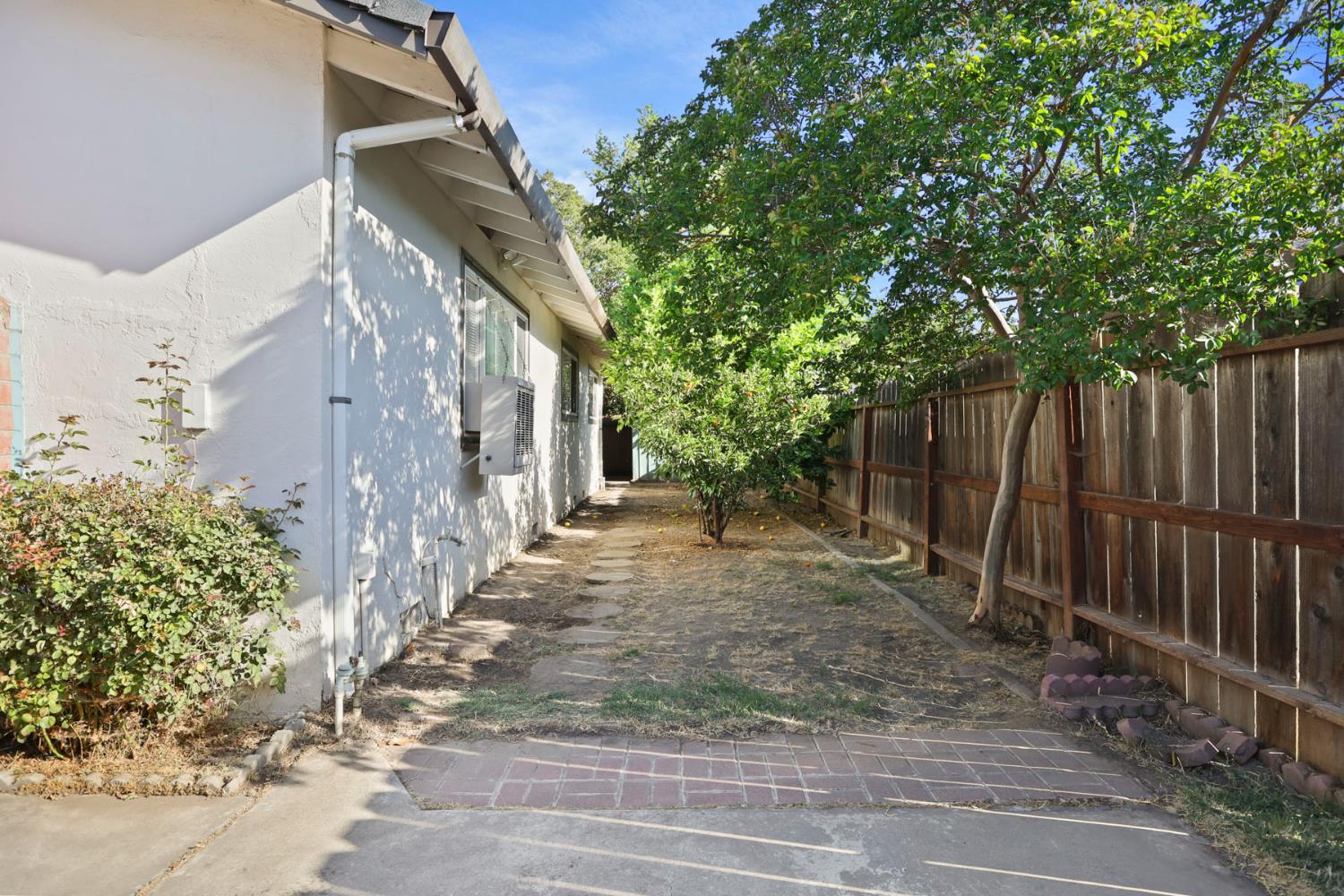 Los Olivas Court, Stockton, California image 31