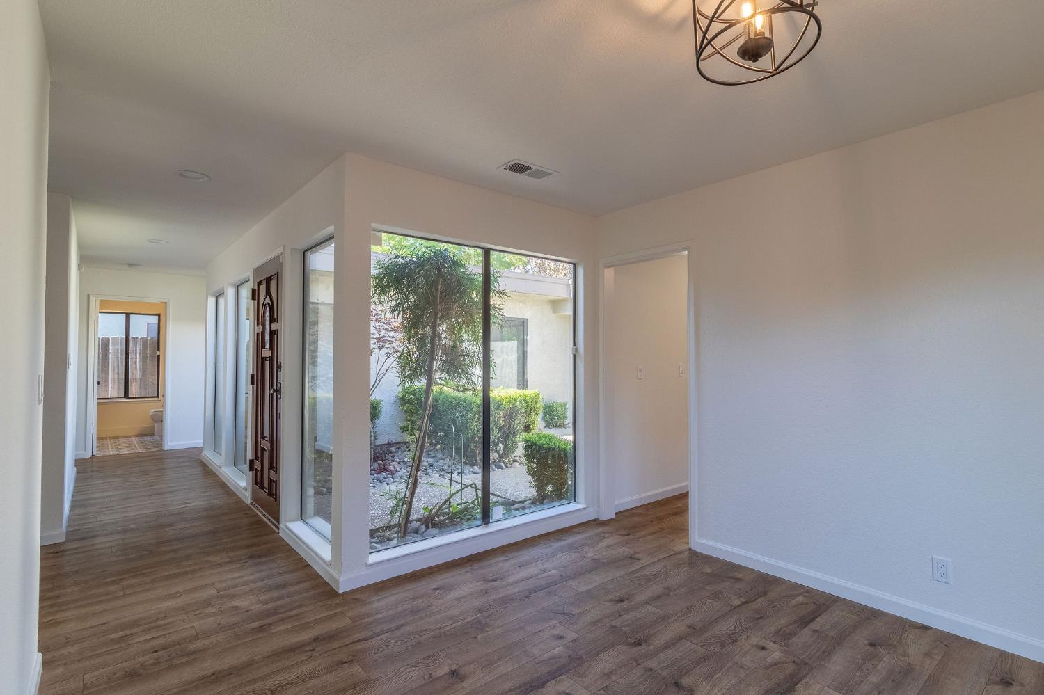 Lorenzo Lane, Stockton, California image 15