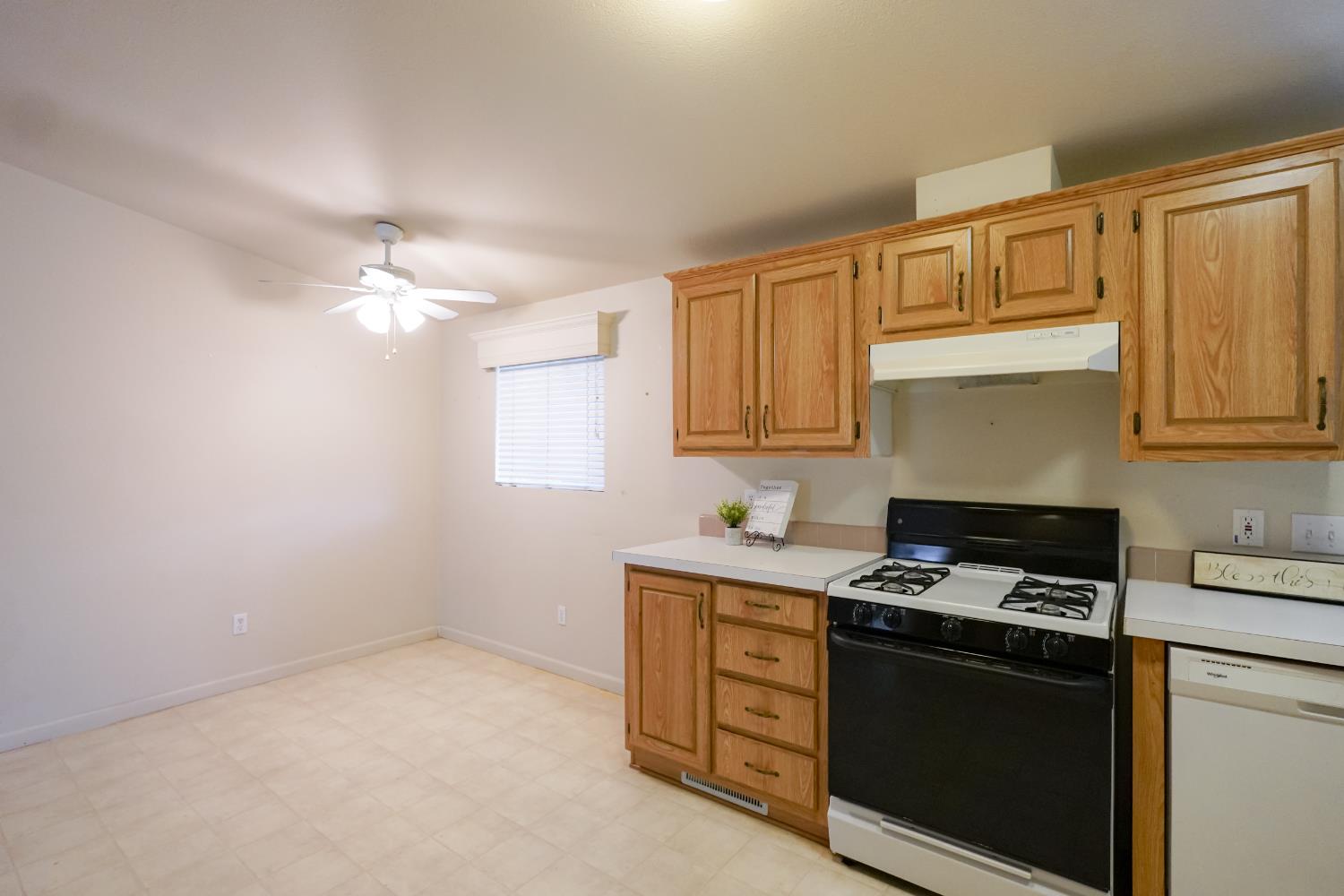 Detail Gallery Image 7 of 22 For 2240 Golden Oak 147, Merced,  CA 95341 - 2 Beds | 2 Baths