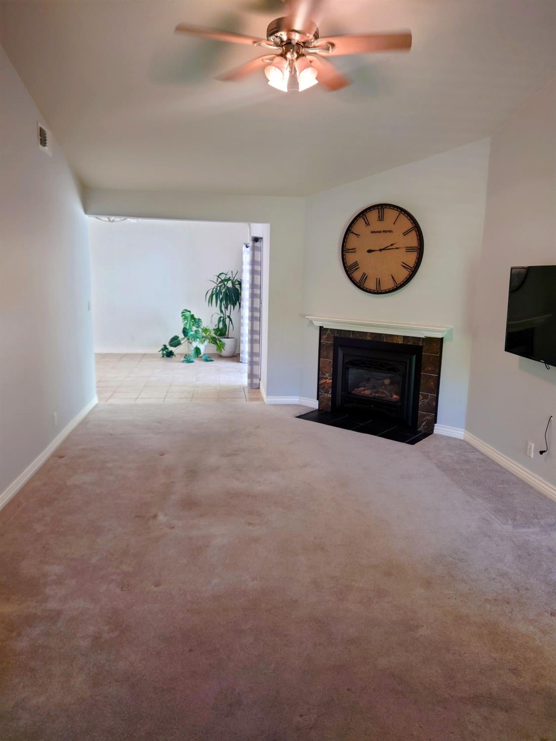 E Country Villa Court #14, Auburn, California image 3