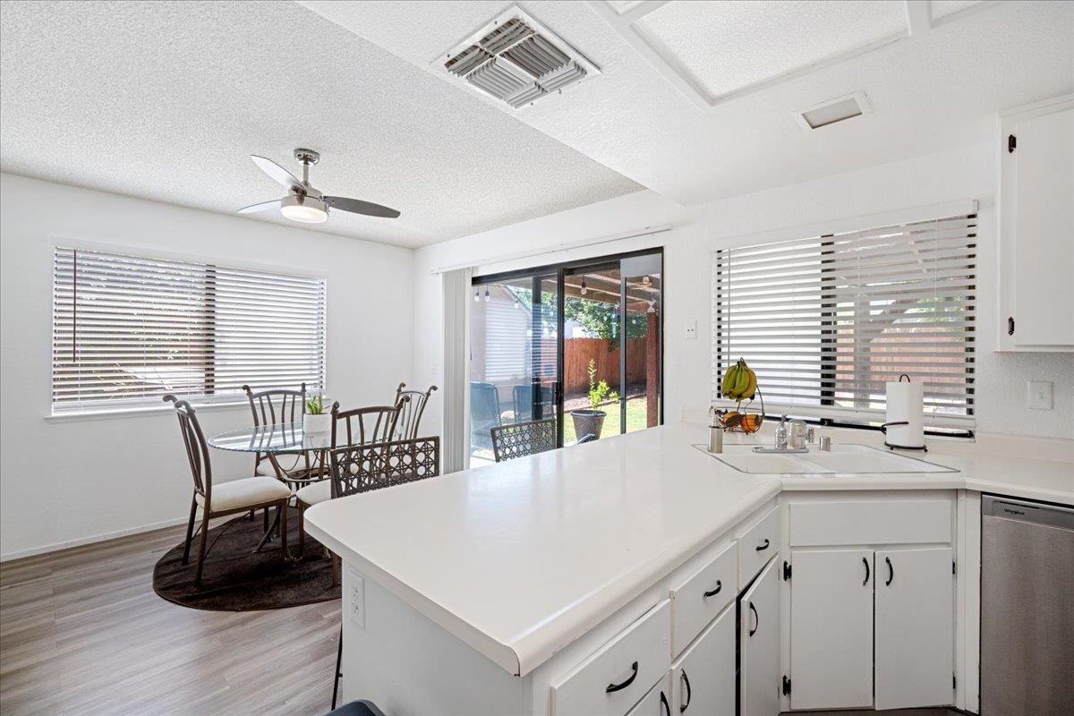 Seamist Drive, Sacramento, California image 9