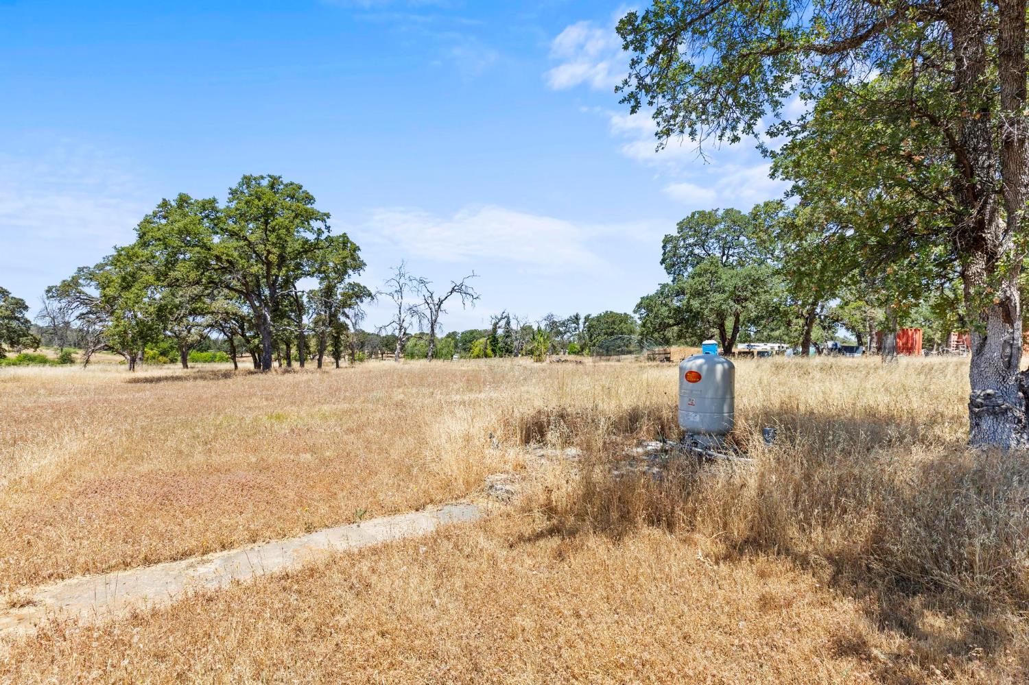 Ashwood Lane, Marysville, California image 2