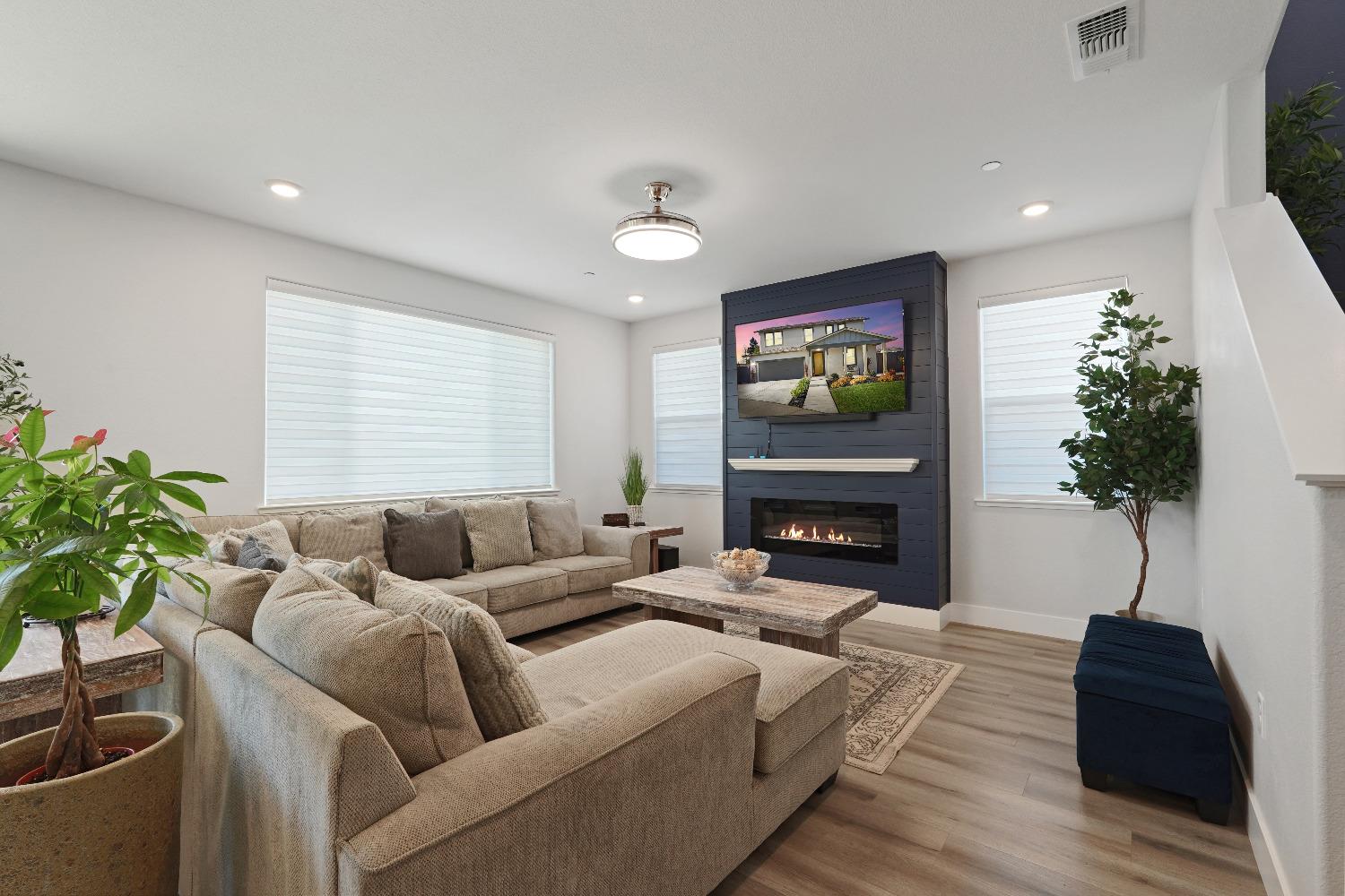 Pritchard Court, Galt, California image 10