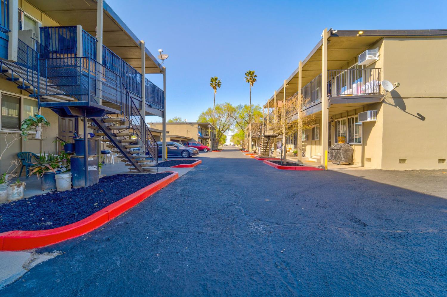 W I Street, Los Banos, California image 6
