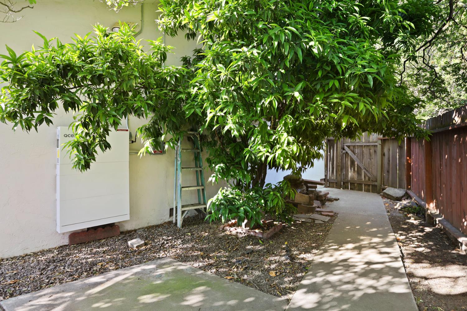 Los Olivas Court, Stockton, California image 32